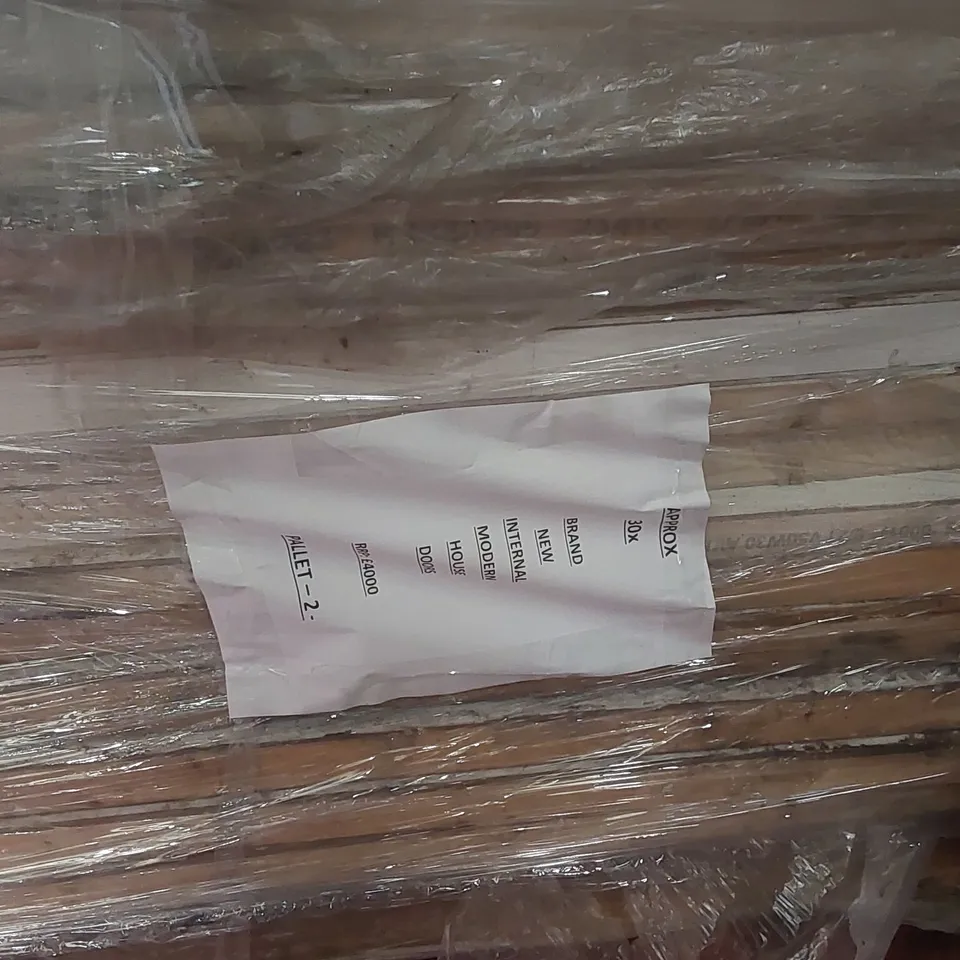 PALLET CONTAINING A VERY LARGE QUANTITY OF ASSORTED DOORS
