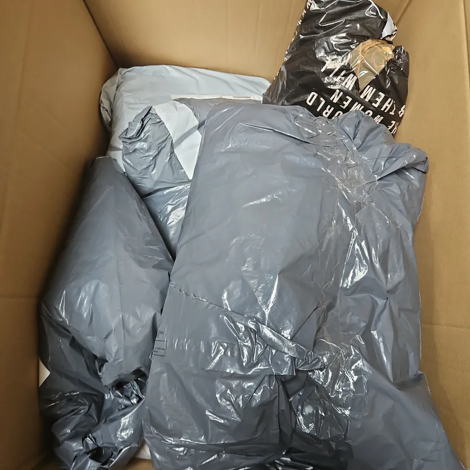 APPROXIMATELY 15 ASSORTED CLOTHING ITEMS IN VARIOUS STYLES AND SIZES