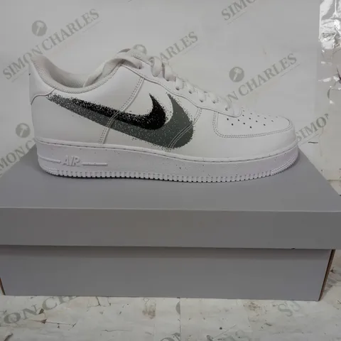 BOXED PAIR OF NIKE AIR FORCE 1 SHOES IN WHITE UK SIZE 11