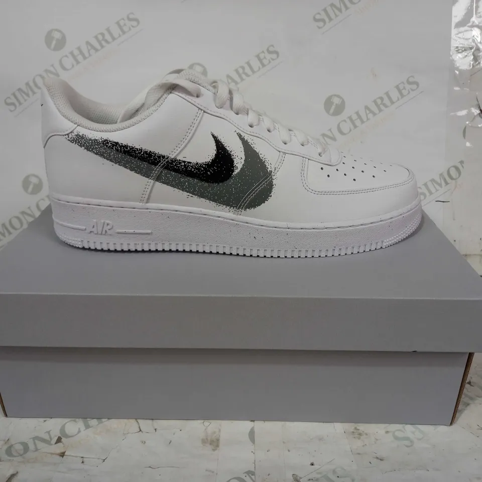 BOXED PAIR OF NIKE AIR FORCE 1 SHOES IN WHITE UK SIZE 11