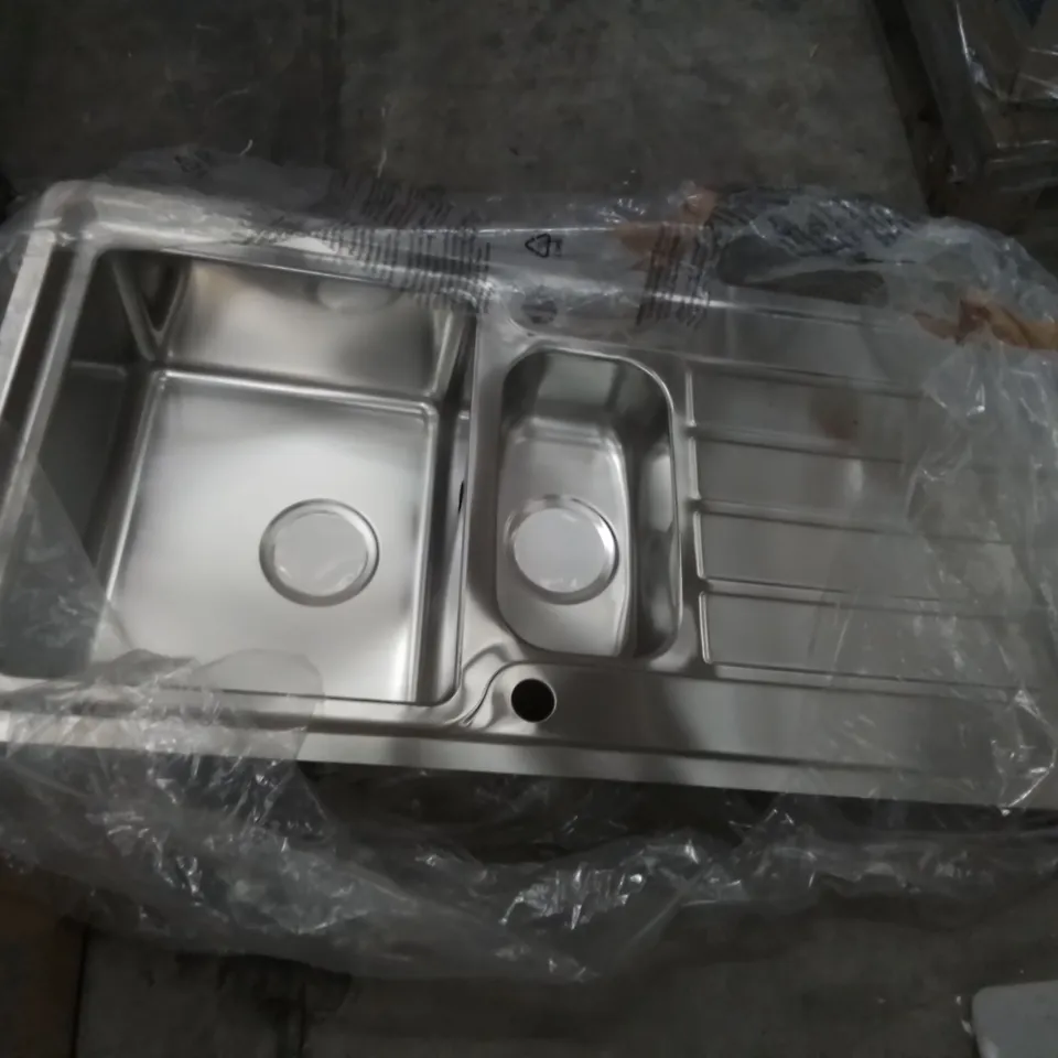 STAINLESS STEEL KITCHEN SINK 