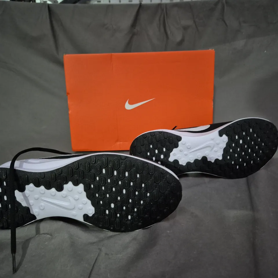 BOXED PAIR OF NIKE REVOLUTION 7 UK 10