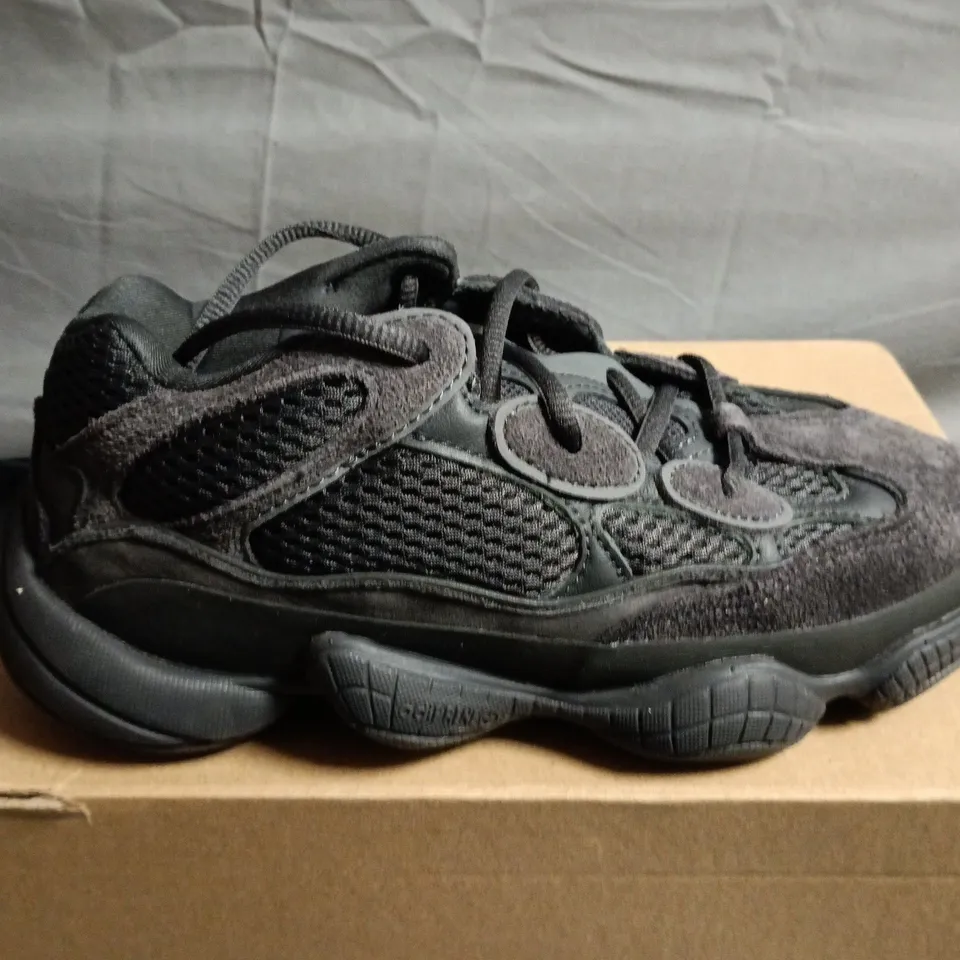 BOXED PAIR OF ADIDAS YEEZY 500 SHOES – UK SIZE 4