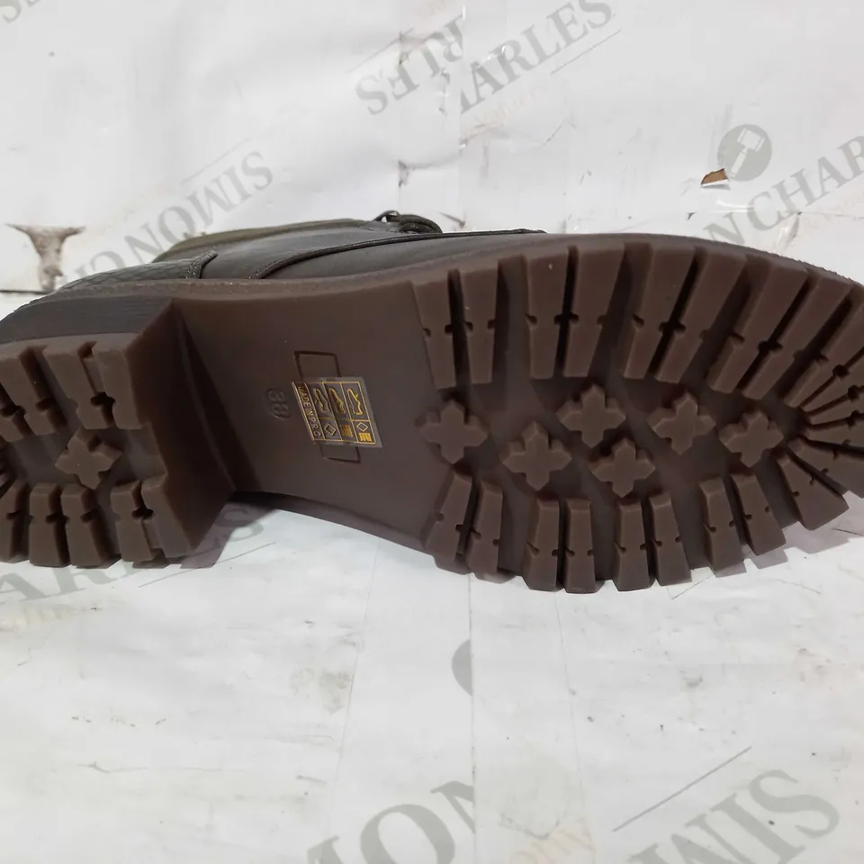 BOXED PAIR OF DESIGNER LEATHER BOOTS IN DARK GREEN EU SIZE 38