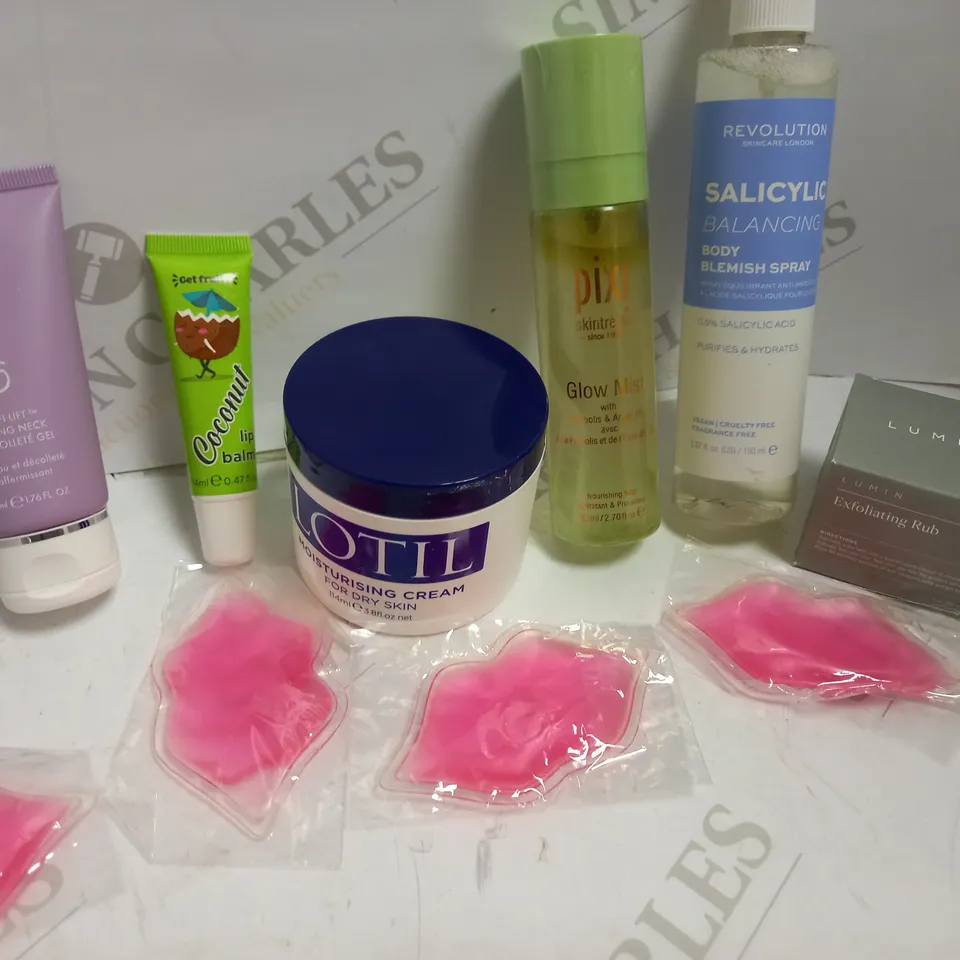 LOT OF APPROX 7 TO INCLUDE PIXL GLOW MIST , REVOLUTION SALICYLIC BLEMISH SPRAY , EXFOLIATING RUB , ETC