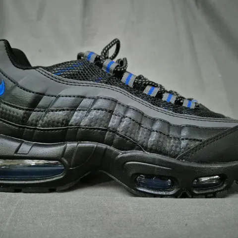 PAIR OF NIKE AIR SHOES IN BLACK/BLUE UK SIZE 7