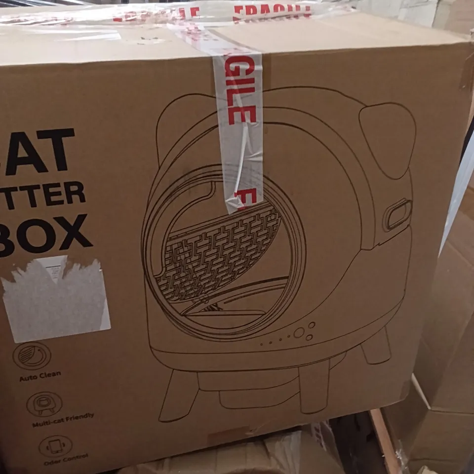 PALLET OF ASSORTED ITEMS TO INCLUDED - TOILET SEAT, BIKE MUDGUARD, CAT LITTER TRAY 