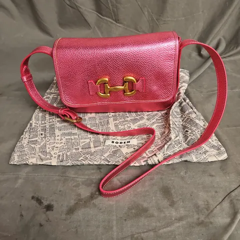 BODEN CROSSBODY BAG IN METALLIC PINK/GOLD