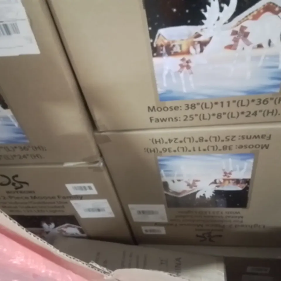 PALLET CONTAINING LARGE QUANTITY OF BOXED LIGHTED 2-PIECE MOOSE FAMILY GARDEN DECORATIONS 