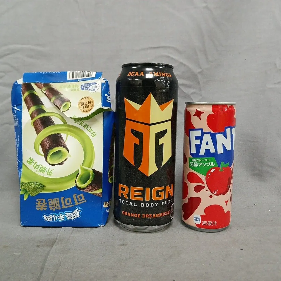 APPROXIMATELY 10 ASSORTED FOOD AND DRINK ITEMS TO INCLUDE FANTA, REIGN, ETC