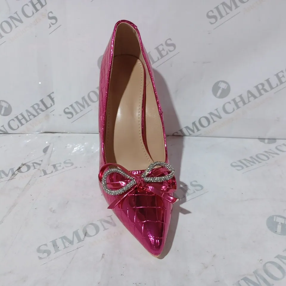 BOXED PAIR OF UNBRANDED POINTED TOE HIGH HEELS IN METALLIC PINK EU SIZE 37