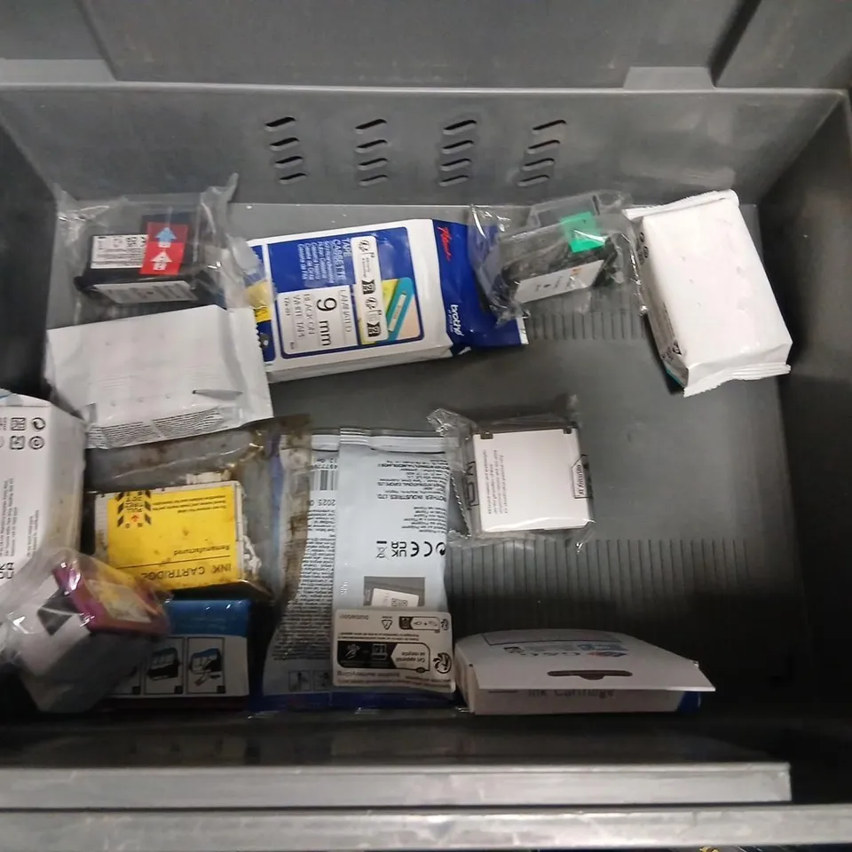 LARGE QUANTITY OF ASSORTED PRINTER INK CARTRIDGES – CANON, EPSON & HP (BOX LOT)