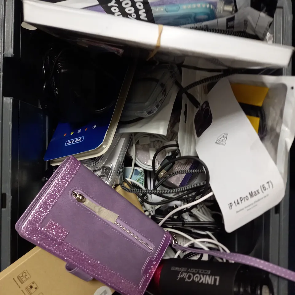 APPROXIMATELY 30 ASSORTED ELECTRICAL PRODUCTS & ACCESSORIES TO INCLUDE CHARGING CABLES, PHOTO PAPER, PROTECTIVE CASES ETC 