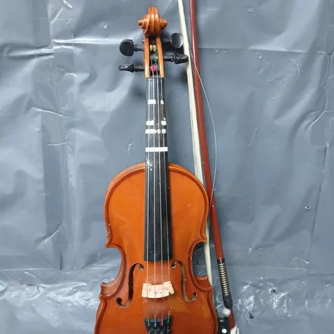 JUNIOR VIOLIN WITH BOW AND CARRY CASE