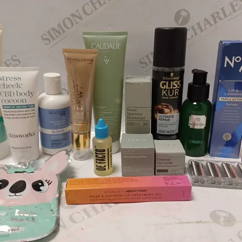 LOT OF APPROX 12 ASSORTED BEAUTY PRODUCTS TO INCLUDE CAUDALIE GEL CLEANSER, THISWORKS BODY LOTION, THE BODY SHOP DROPS OF YOUTH LIQUID PEEL, ETC