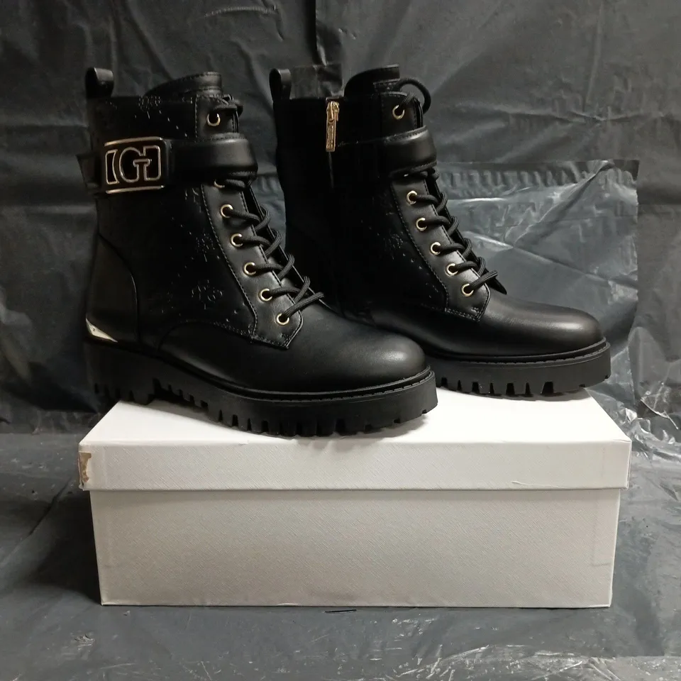 BOXED PAIR OF GUESS ANKLE BOOTS IN BLACK SIZE EU 39