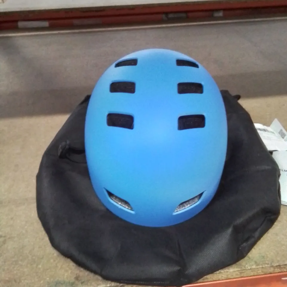 A BOX OF 6 CHILDREN'S HELMETS IN BLUE
