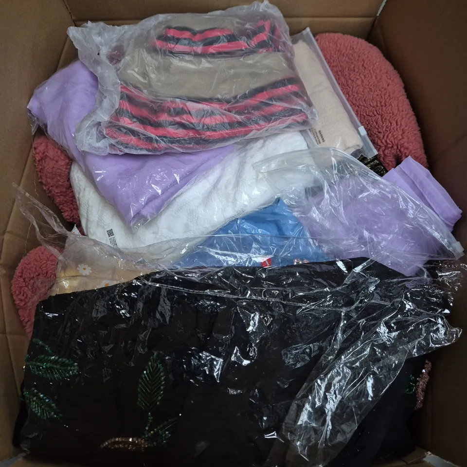APPROXIMATELY 25 ASSORTED CLOTHING AND FASHION PRODUCTS IN VARIOUS STYLES AND SIZES - COLLECTION ONLY