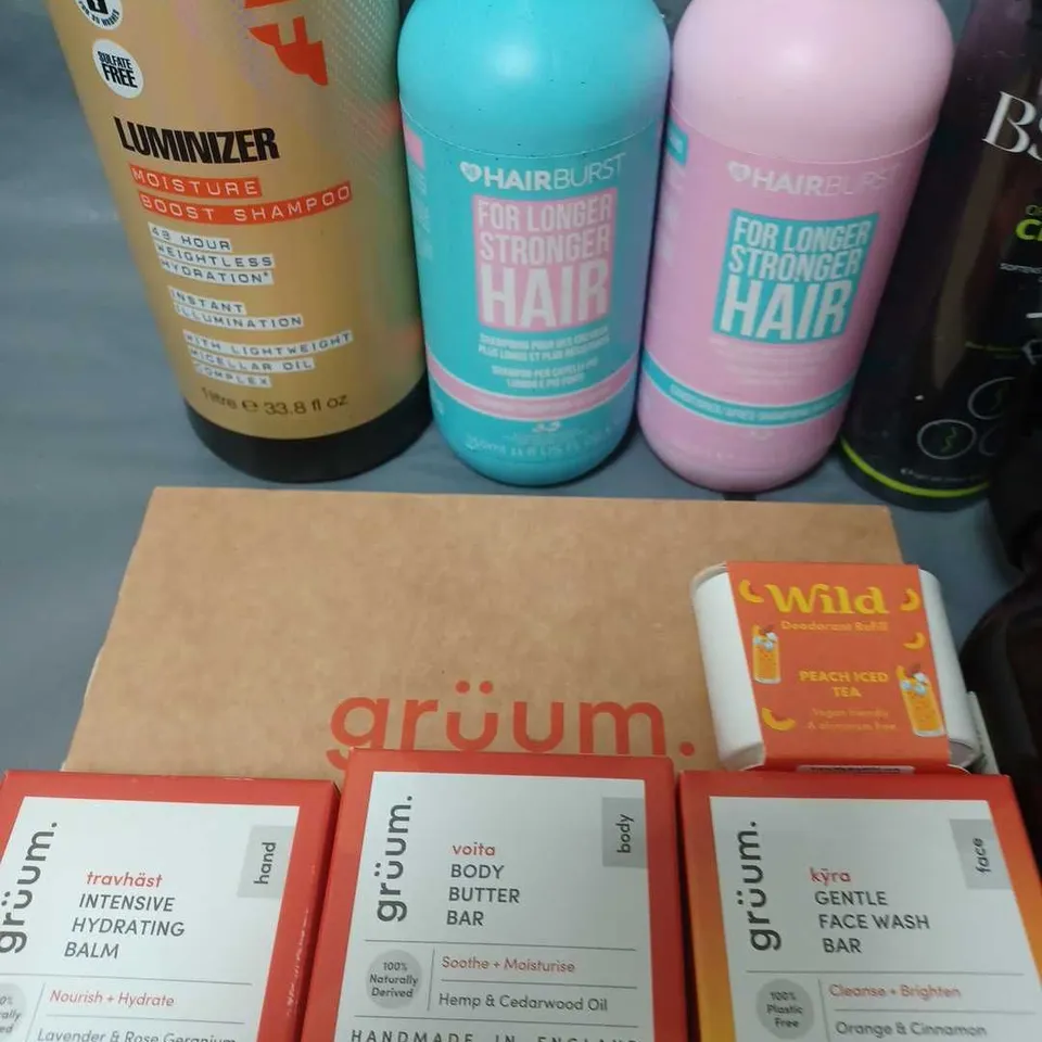 LOT OF APPROXIMATELY 20 ASSORTED HEALTH AND BEAUTY ITEMS TO INCLUDE HAIR BURST SHAMPOO, MONEY MASQUE AND GRUUM SOAP