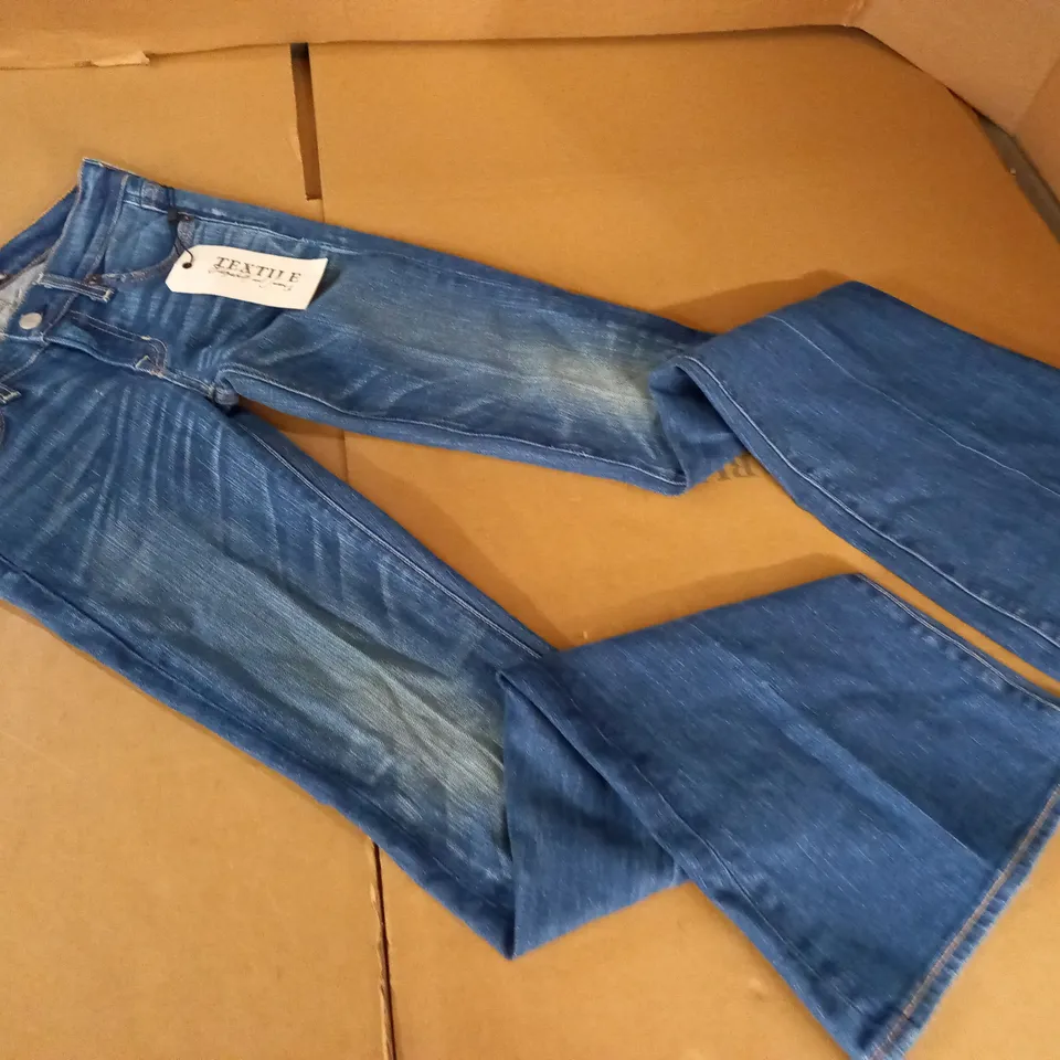 BRAND NEW TEXTILE ELIZABETH AND JAMES LENNOX FLARED JEANS - 24