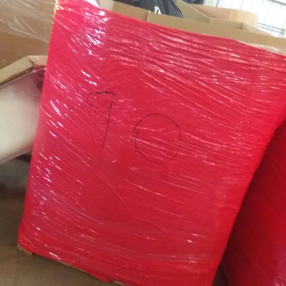 PALLET OF ASSORTED ITEMS INCLUDING MASS DYNAMIC TOILET SEAT, ACCSTORE FABRIC WARDROBE, CARTTIYA TOILET SEAT, PIPISHELL TOILET SEAT, OEKO-TEX STANDED 100 BABY COVER, TIGERXBANG 