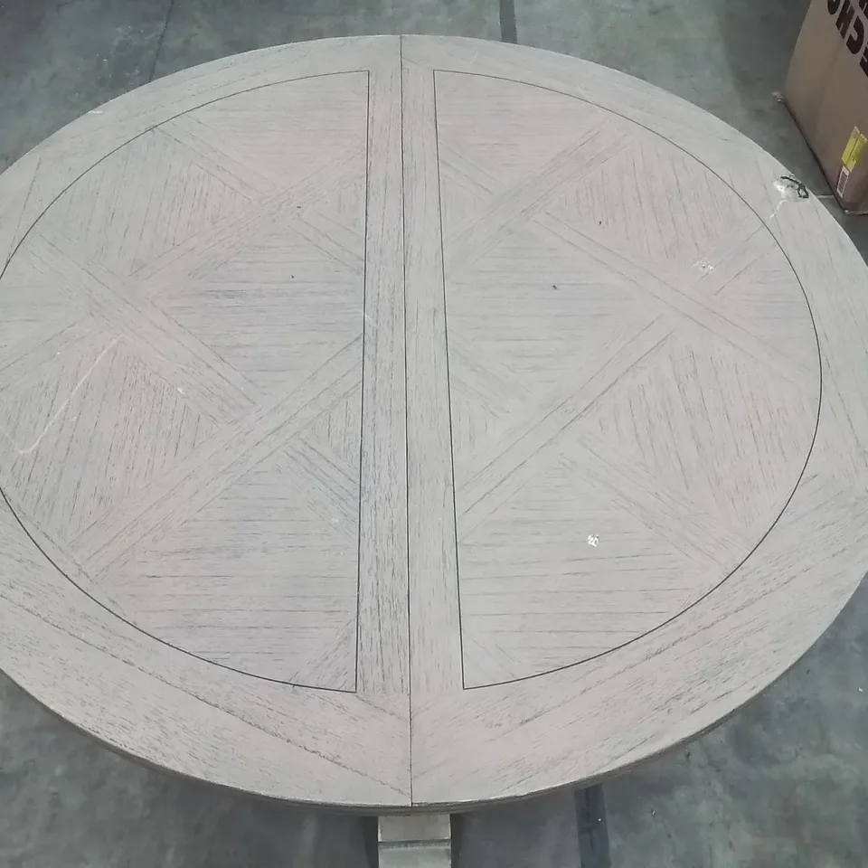 HEIL EXTENDABLE DINING TABLE
