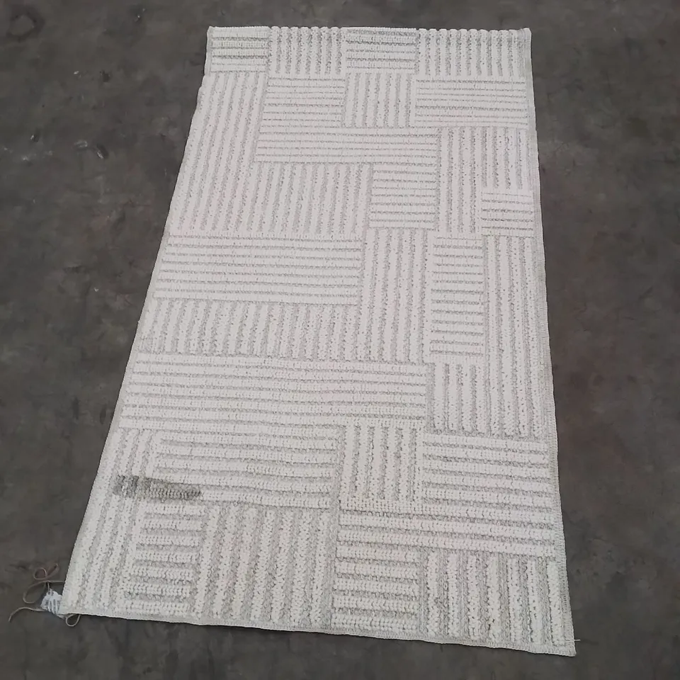 QUALITY DESIGNER AREA RUG - APPROXIMATELY 150X78CM