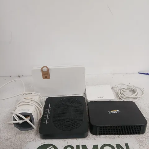 TOTE OF APPROXIMATELY 10 ASSORTED ITEMS INCLUDING TECHNICOLOR ROUTER, ADTRAN ROUTER SDX631 AND SKY ROUTER