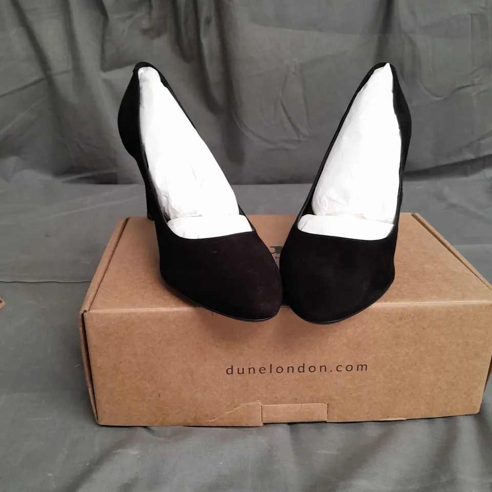 BOXED PAIR OF DUNE LONDON ADELE NUBUCK PUMP SIZE 6