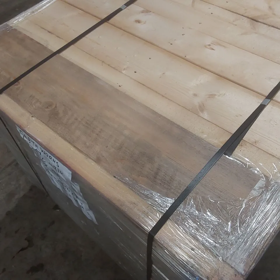 PALLET CONTAINING APPROXIMATELY 50x PACKS OF BRAND NEW EARTH WORNS LVT LUXURY VINYL TILE G.W.C 9810 50 PACKS 184MM X 950X3MM 50 WEAR LAYER