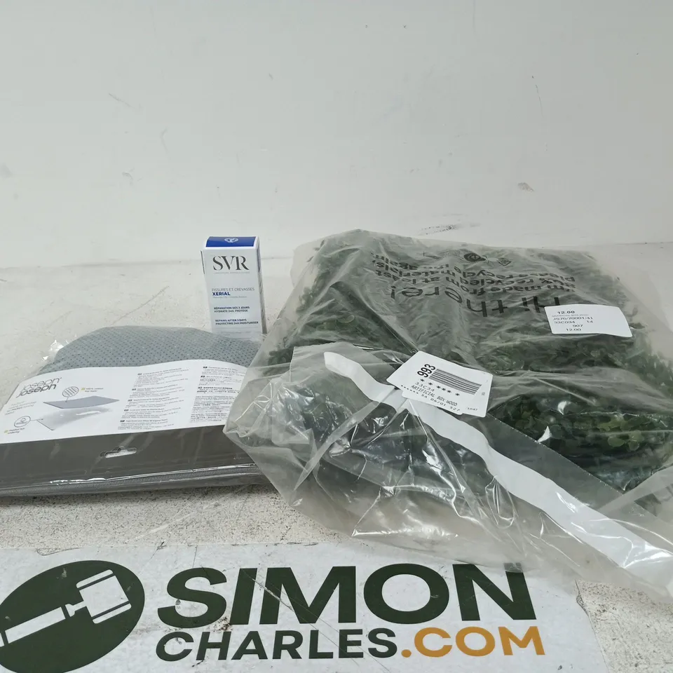 BOX OF APPROXIMATELY 15 ASSORTED ITEMS TO INCLUDE SVR MOISTURISER, JOSEPH JOSEPH IRON BOARD COVER, ARTIFICIAL GARDEN PANEL ETC