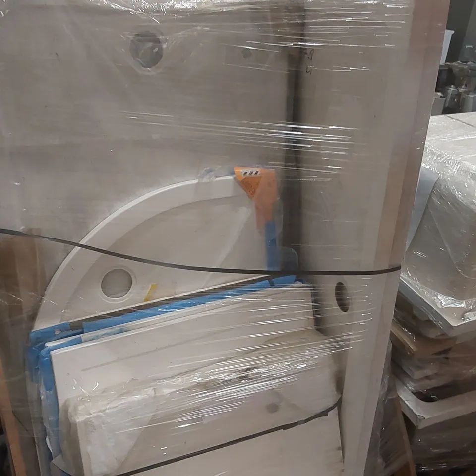 PALLET CONTAINING APPROXIMATELY 18x MIXED SOLID STONE RESIN SHOWER TRAYS