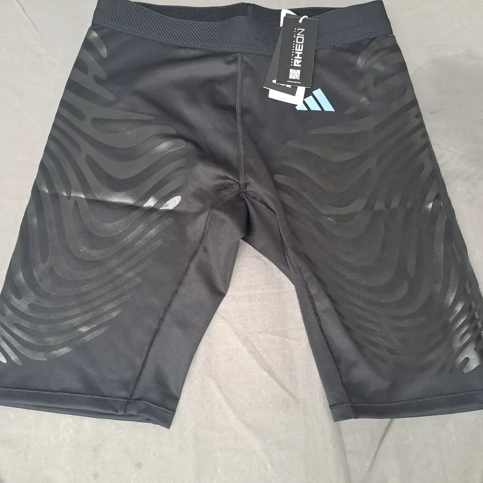 ADIDAS SHORTS IN BLACK SIZE LARGE