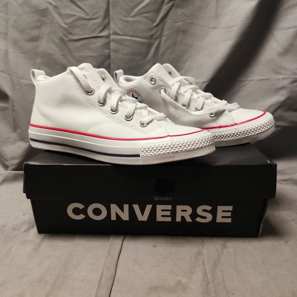 BOXED PAIR OF CONVERSE SHOES IN WHITE SIZE 5.5