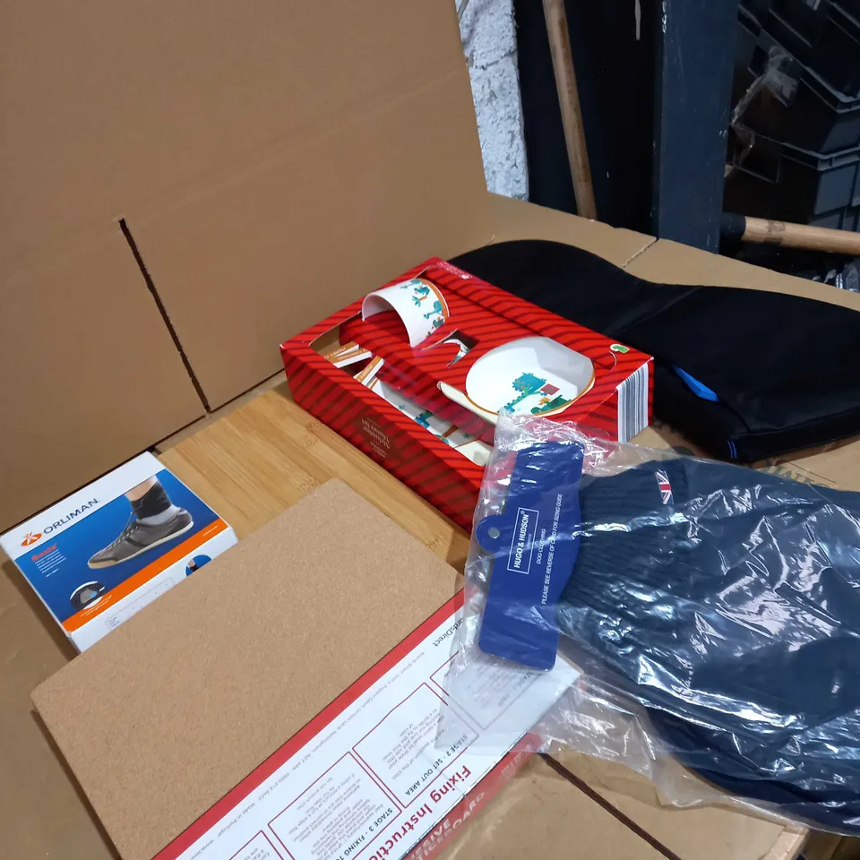 LOT OF ASSORTED HOUSEHOLD ITEMS 