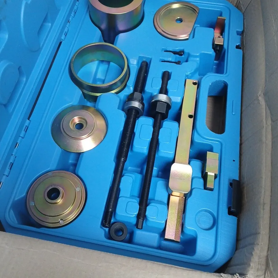 MULTI-PIECE PULLER TOOL SET IN BLUE CASE – BEARING/GEAR PULLER COMPONENTS