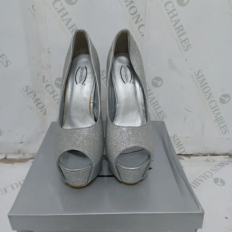 LOT OF 14 PAIRS OF OCCASIONS BY CASANDRA LADIES SHOES