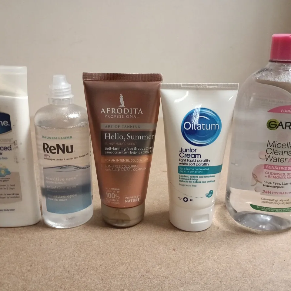 APPROXIMATELY 15 ASSORTED HEALTH & BEAUTY PRODUCTS TO INCLUDE VASELINE , GARNIER AND OILATUM