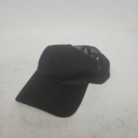 BLACK MESH-BACK BASEBALL CAP – XXL