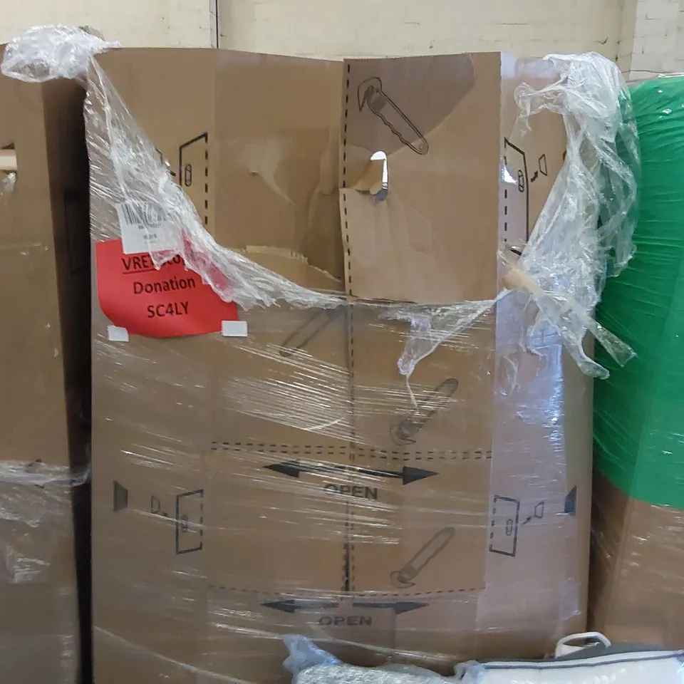 PALLET OF ASSORTED ITEMS INCLUDING: MATTRESS TOPPER, ALUMINIUM CLOTH, SHOPPING BAGS, CLOTHES RACK, SOFT RUG