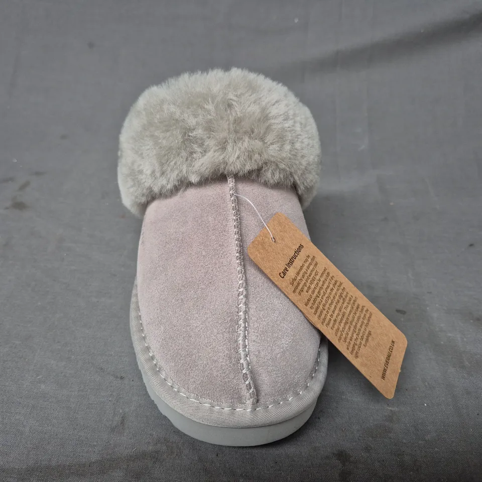 BOXED PAIR OF EVERAU RAVEN SLIPPERS IN GOAT GREY EU SIZE 37