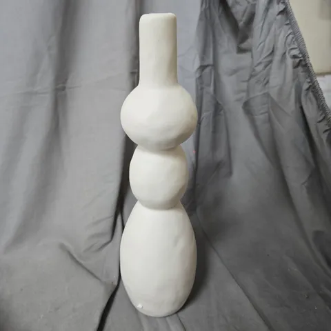 K BY KELLY HOPPEN TALL ABSTRACT VASE IN WHITE
