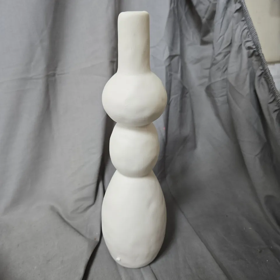 K BY KELLY HOPPEN TALL ABSTRACT VASE IN WHITE