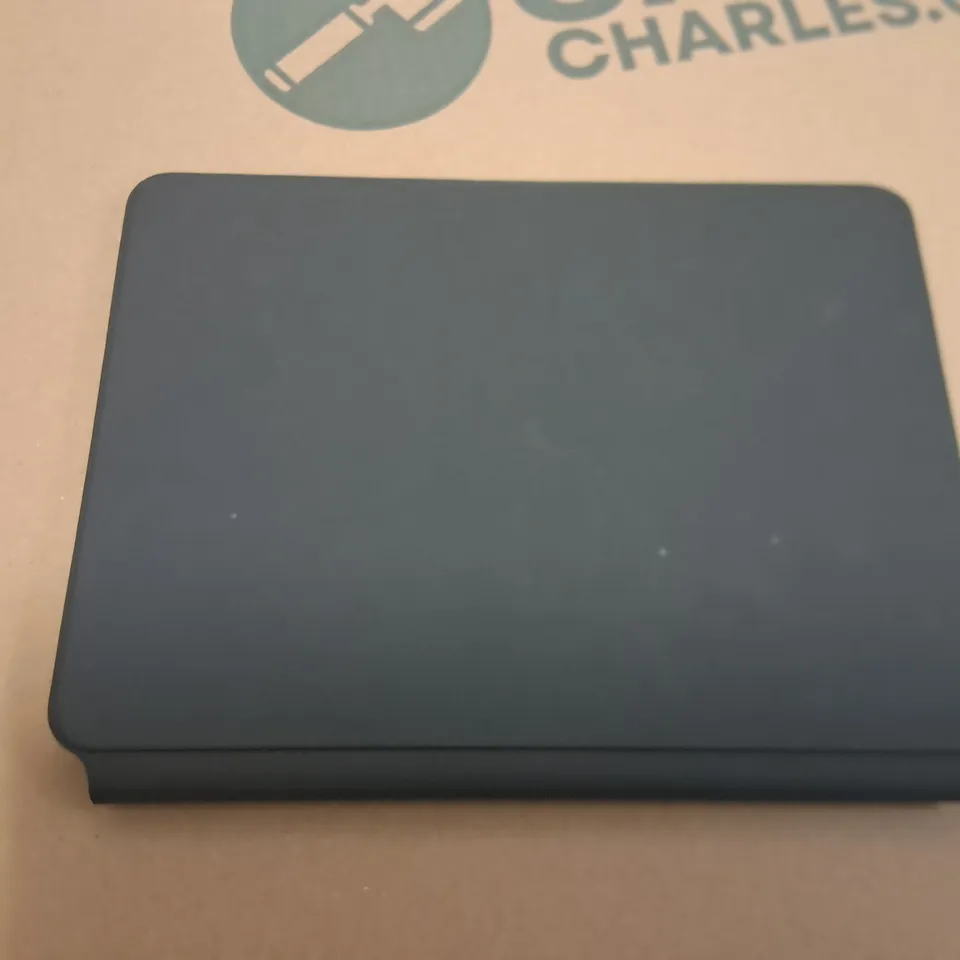 APPLE IPAD PRO FOLDING KEYBOARD CASE IN GREY