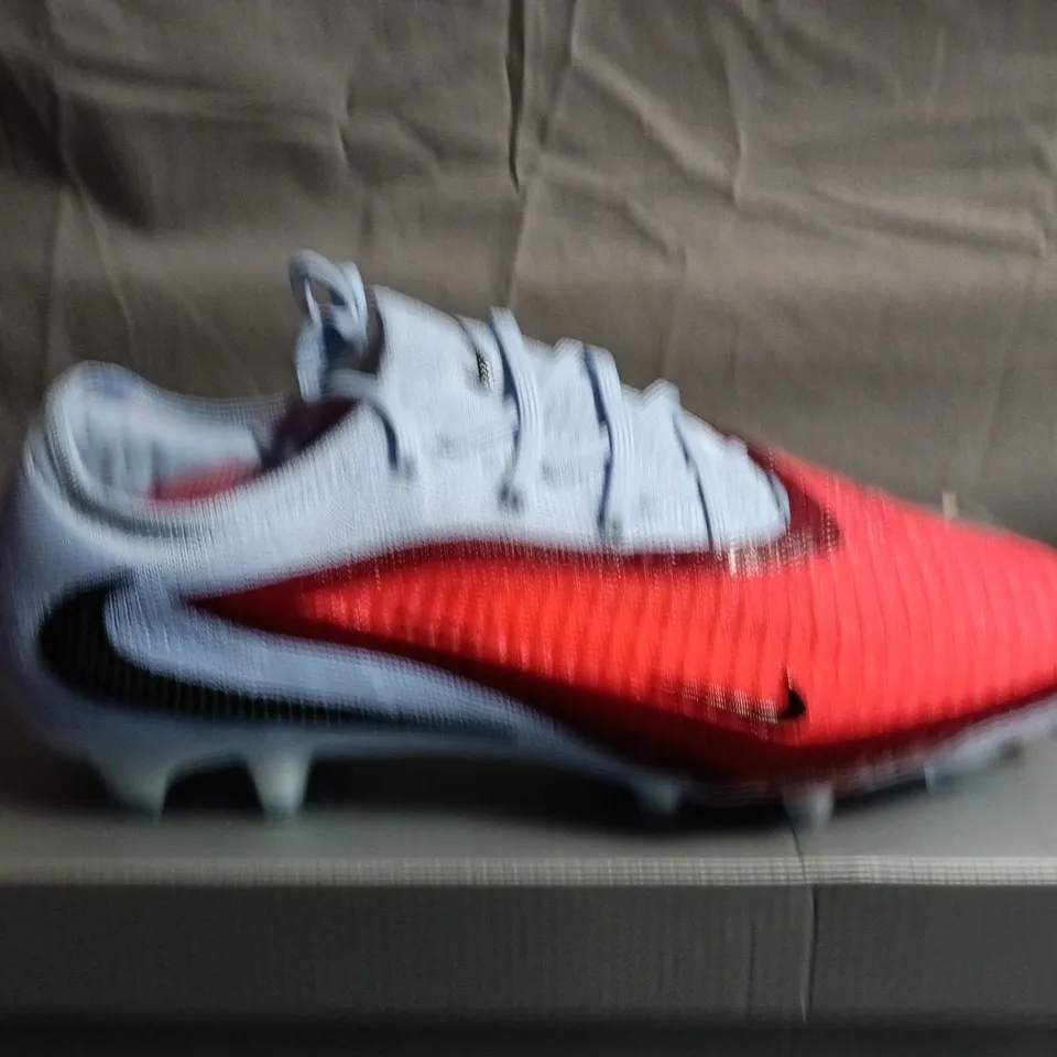 BOXED PAIR OF NIKE PHANTOM 6 LOW ELITE FG FOOTBALL BOOTS – UK SIZE 9.5