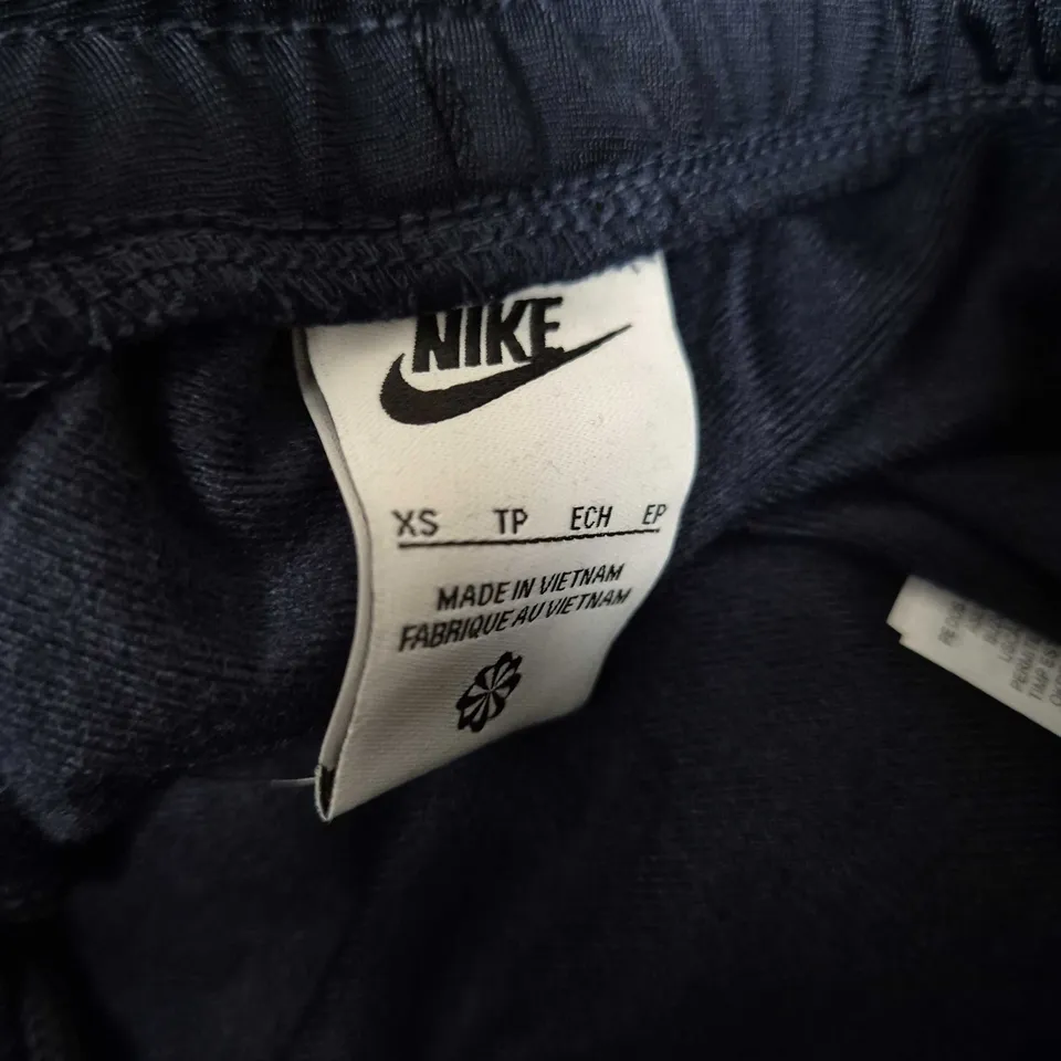 NIKE TRACK PANTS – NAVY – XS 