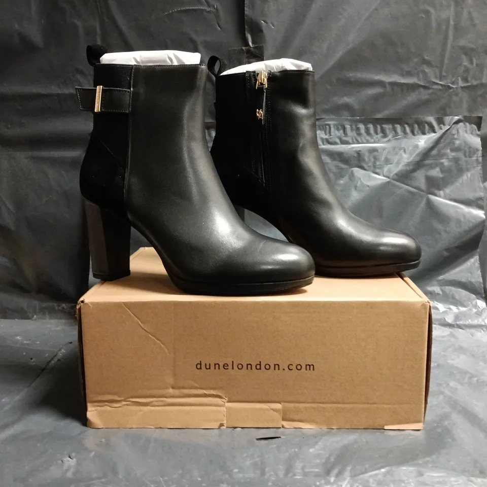 BOXED PAIR OF DUNE LONDON 586 OLENS SIDE-ZIP HEELED ANKLE BOOTS IN BLACK SIZE 5