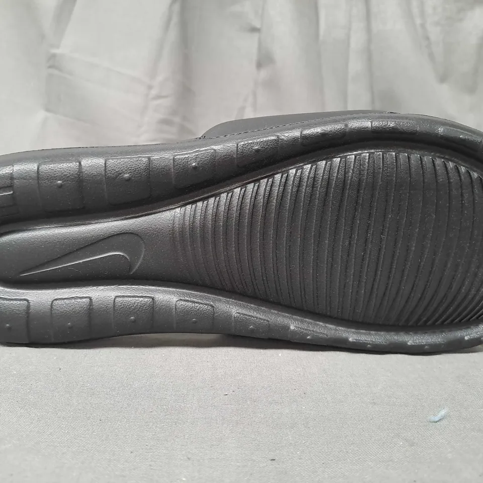 PAIR OF NIKE SLIDERS IN BLACK UK SIZE 8