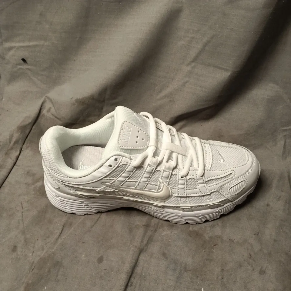 NIKE RIDELINER WHITE TRAINERS SIZE 6