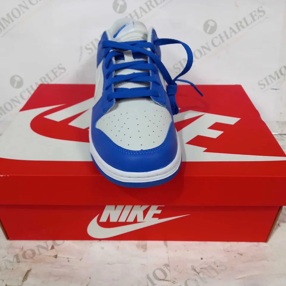 BOXED PAIR OF NIKE DUNK LOW SHOES IN BLUE/LIGHT GREY UK SIZE 9
